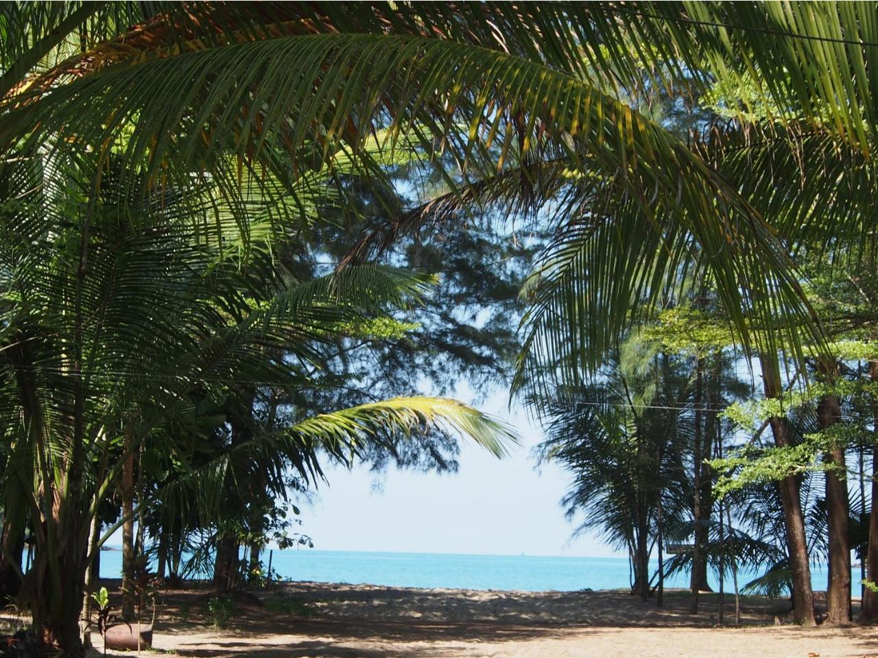 Sea Rounding Hotel Ko Phra Thong Exterior photo